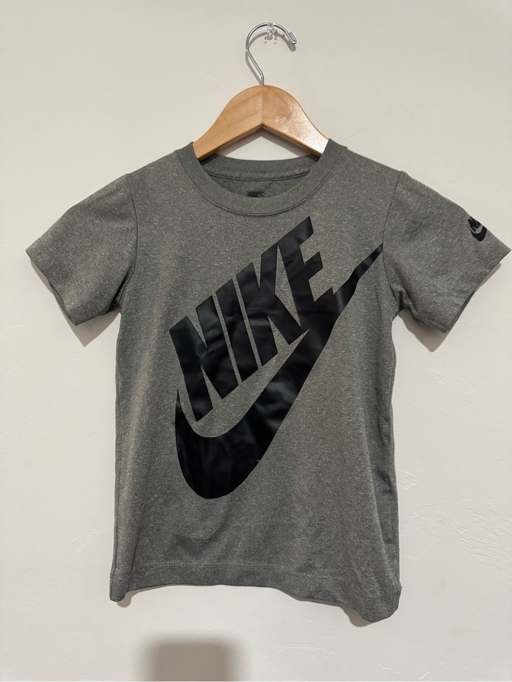 Nike Boys' Sportswear Futura Logo T-Shirt - Heather Grey - Size Small (6-7)
